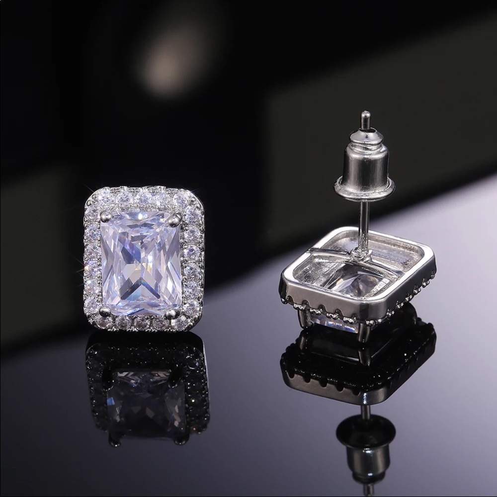 New Women’s Silver Stylish Diamond Stud Earrings - Picture 5 of 6